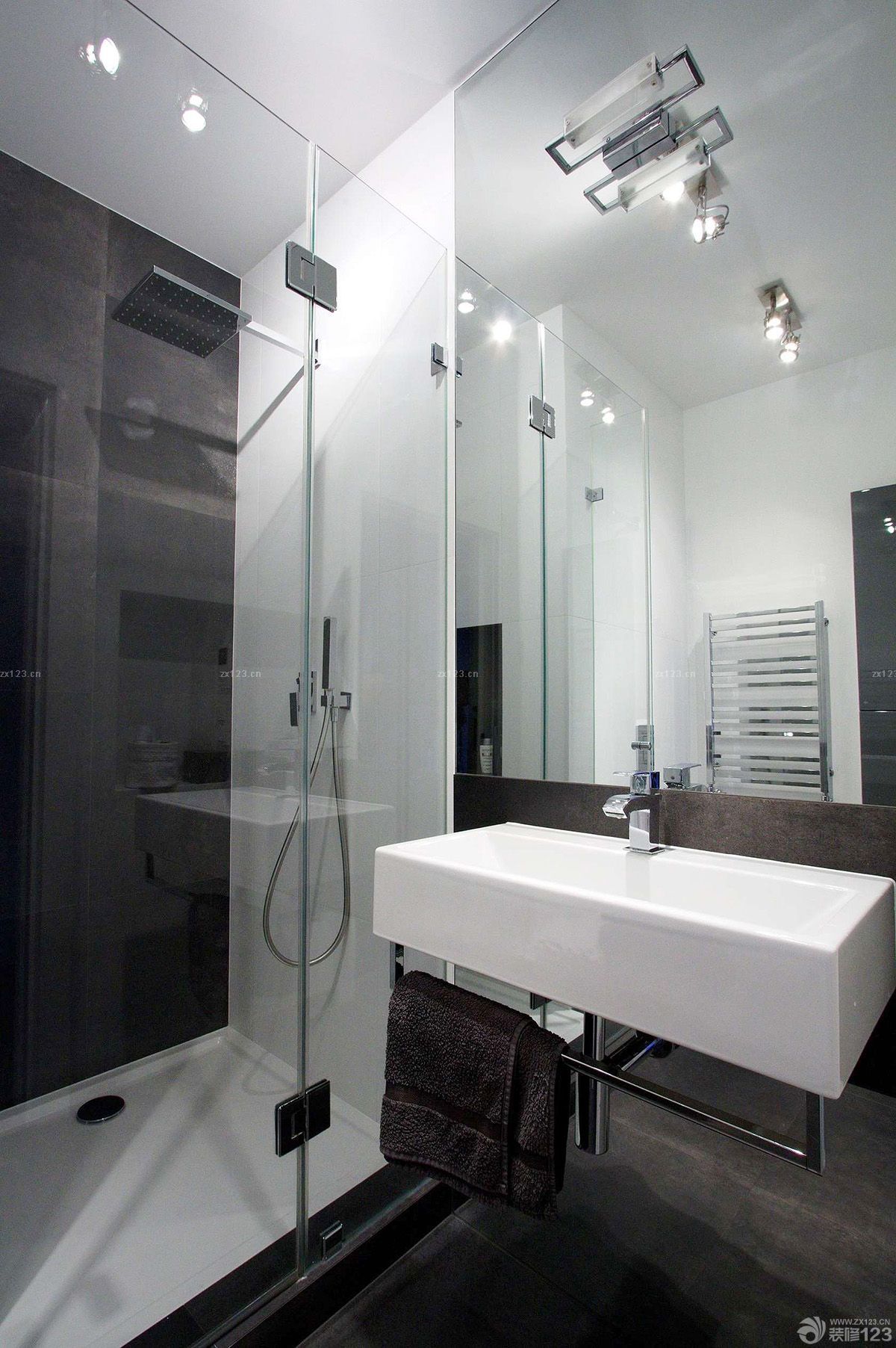 后现代风格厕所简约装修效果图