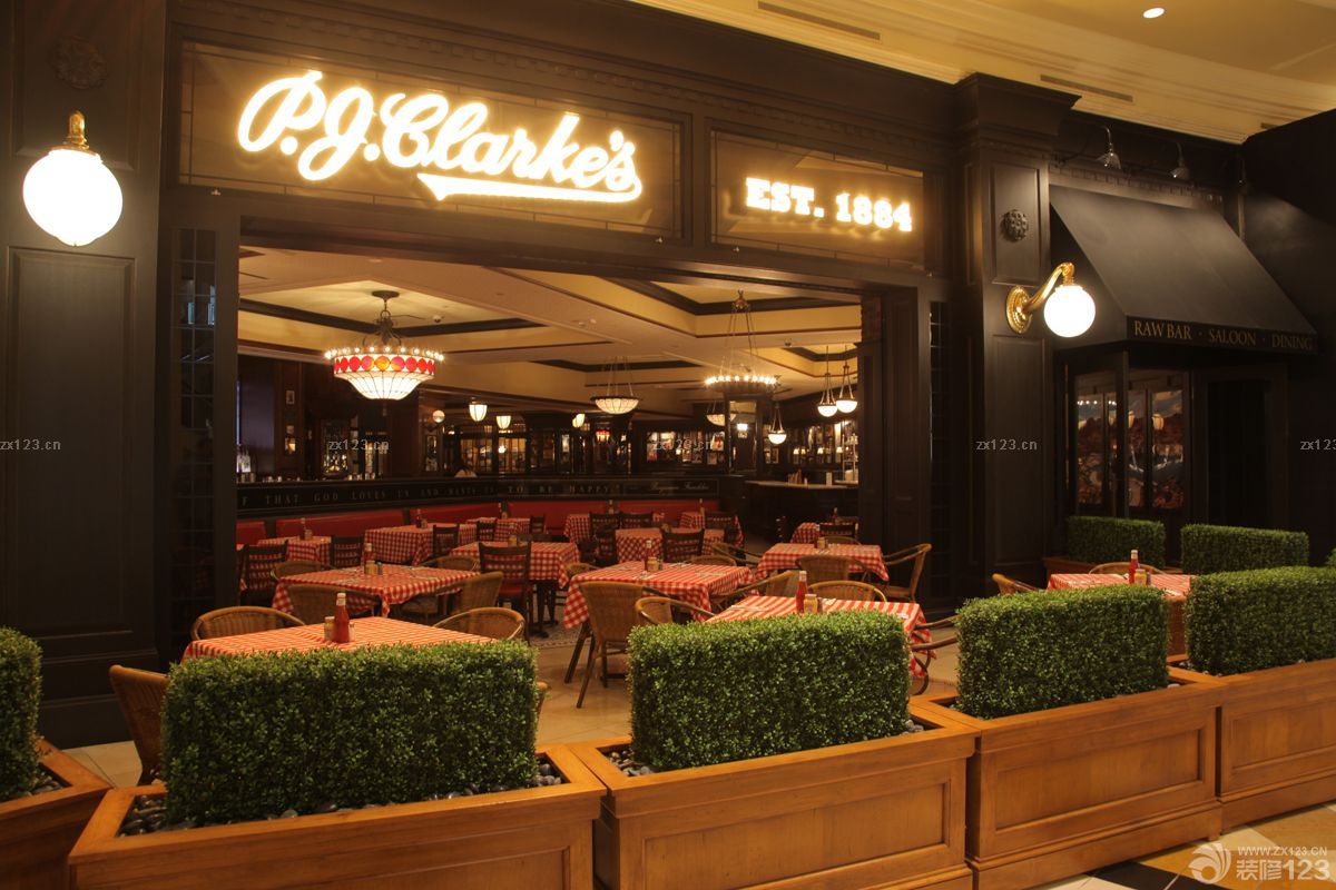 精美复古酒吧门头白色墙面装修效果图片