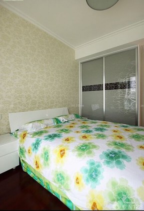 温馨卧室颜色搭配设计效果图