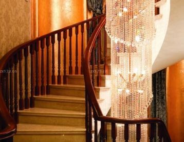 时尚别墅楼梯间现代水晶灯设计图片