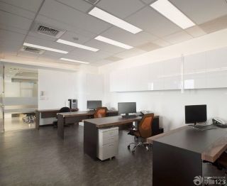 小型办公室装潢白色墙面装修效果图片