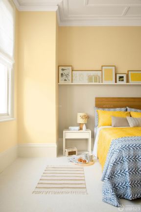 60平方二居室小户型装修效果图 黄色墙面装修效果图片