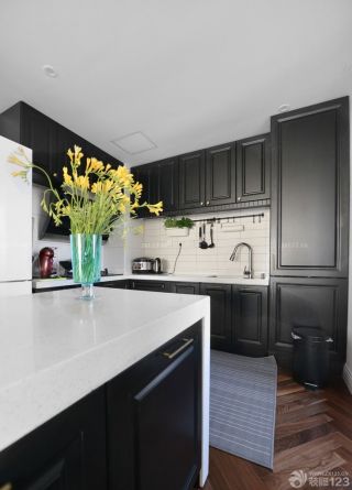 90平米两室两厅厨房橱柜装修方案 