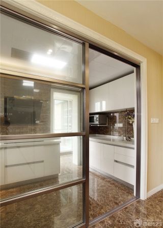 80平方米三室一厅厨房门装修效果图
