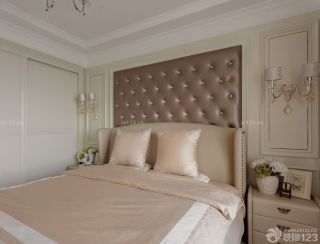 120平三室两厅2卫欧式卧室床头软包背景墙装修效果图
