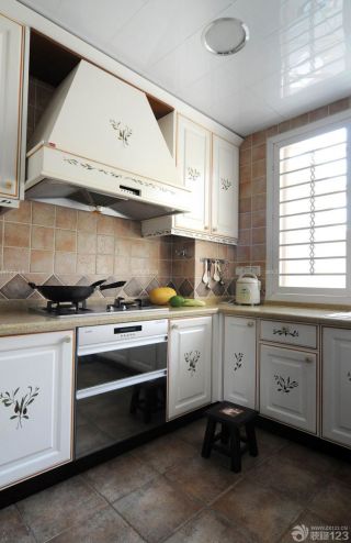 美式70平米小户型厨房整体橱柜装修效果图片