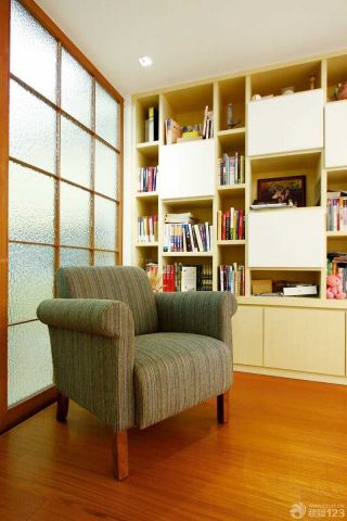90平米小户型客厅简约装修沙发椅子效果图片