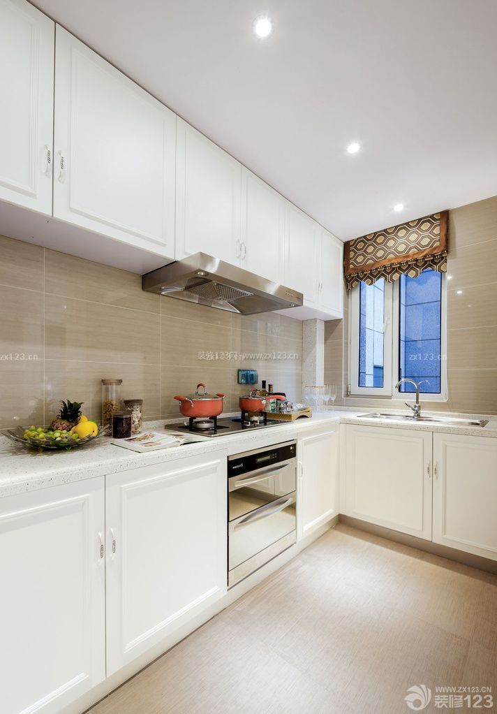 2023最新三室一厅120平米厨房白色橱柜装修效果图片