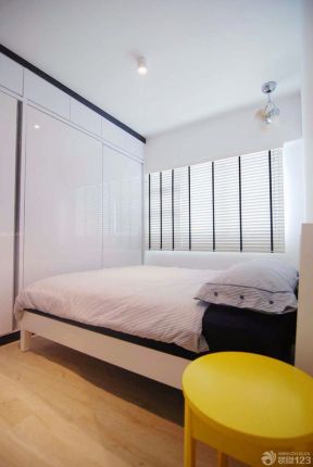 80平米小户型卧室装修效果图 衣柜推拉门图片