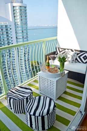 交换空间阳台设计 白色茶几装修效果图片