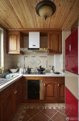 90平米小户型厨房木质吊顶装修效果图