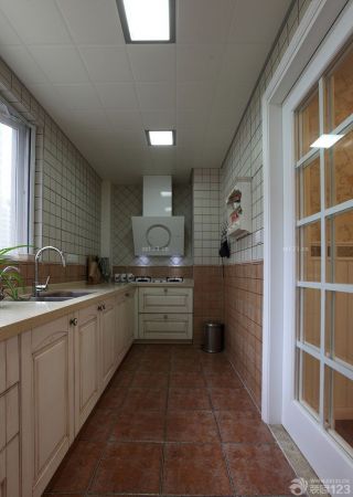 美式风格厨房隔断门装修图片