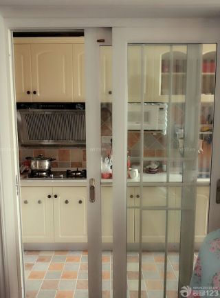 小户型装修厨房隔断门效果图片