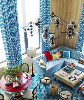 客厅颜色搭配 蓝色窗帘装修效果图片