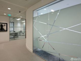 办公室室内装修玻璃隔断设计