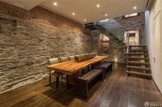 复式楼家庭餐厅仿古砖墙面装修效果图片
