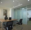 简单办公室铝合金玻璃隔断装修图
