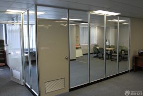 现代简约办公室铝合金玻璃隔断装修图