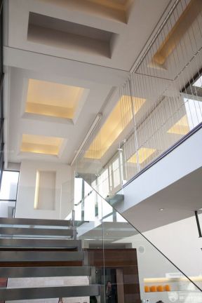 复式客厅楼梯玻璃护栏效果图片