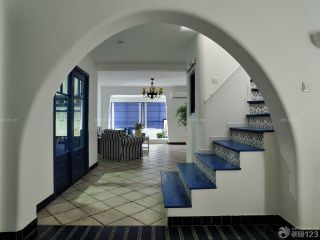 清新地中海客厅楼梯装修效果图