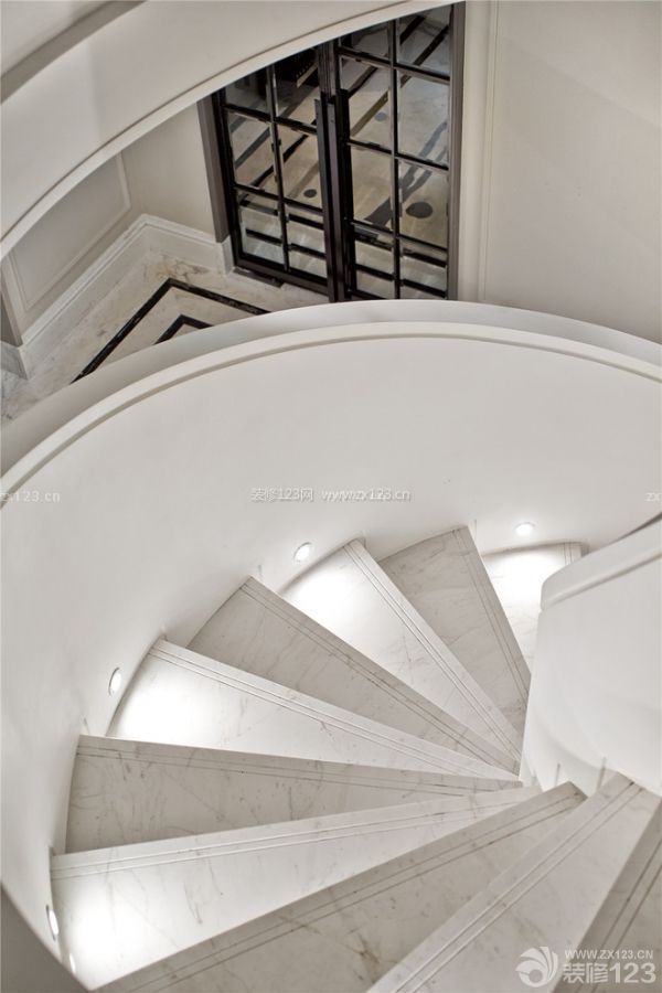 现代别墅 楼梯设计装修效果图片