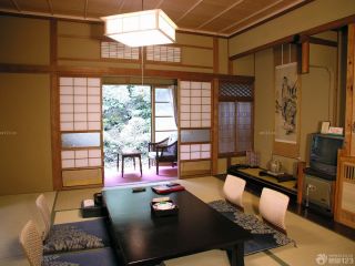 日式风格家装客厅阳台榻榻米装修图