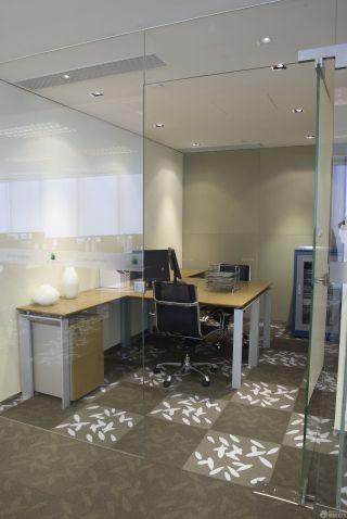 现代办公室室内玻璃隔断装修效果图
