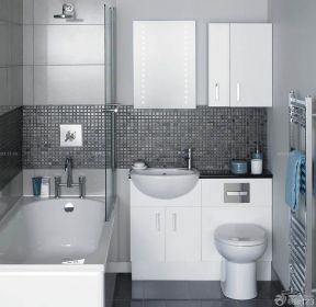 面积小卫生间 砖砌浴缸装修效果图片