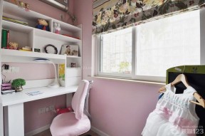 儿童房装饰设计书柜和书桌组合