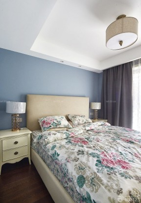美式家居风格卧室双人床装修效果图片