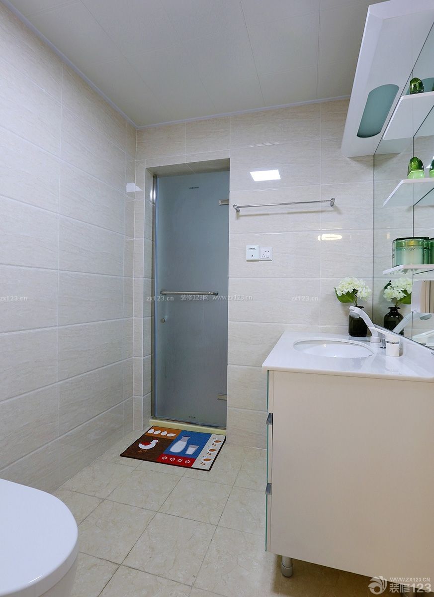 两居室现代简约卫生间白色瓷砖贴图