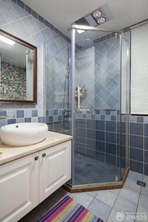 美式简约风格卫生间浴室装修图