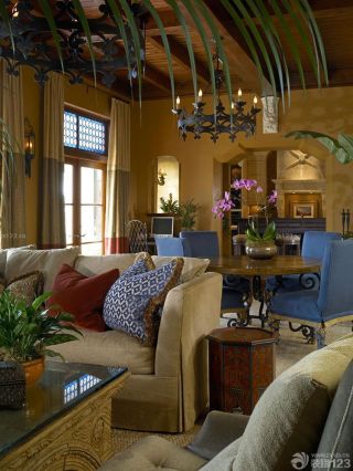 中小户型地中海风格家庭客厅布艺沙发装修效果图片