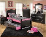 温馨粉色女生个性卧室设计