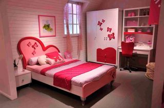 斜顶阁楼温馨粉色女生卧室装修效果图