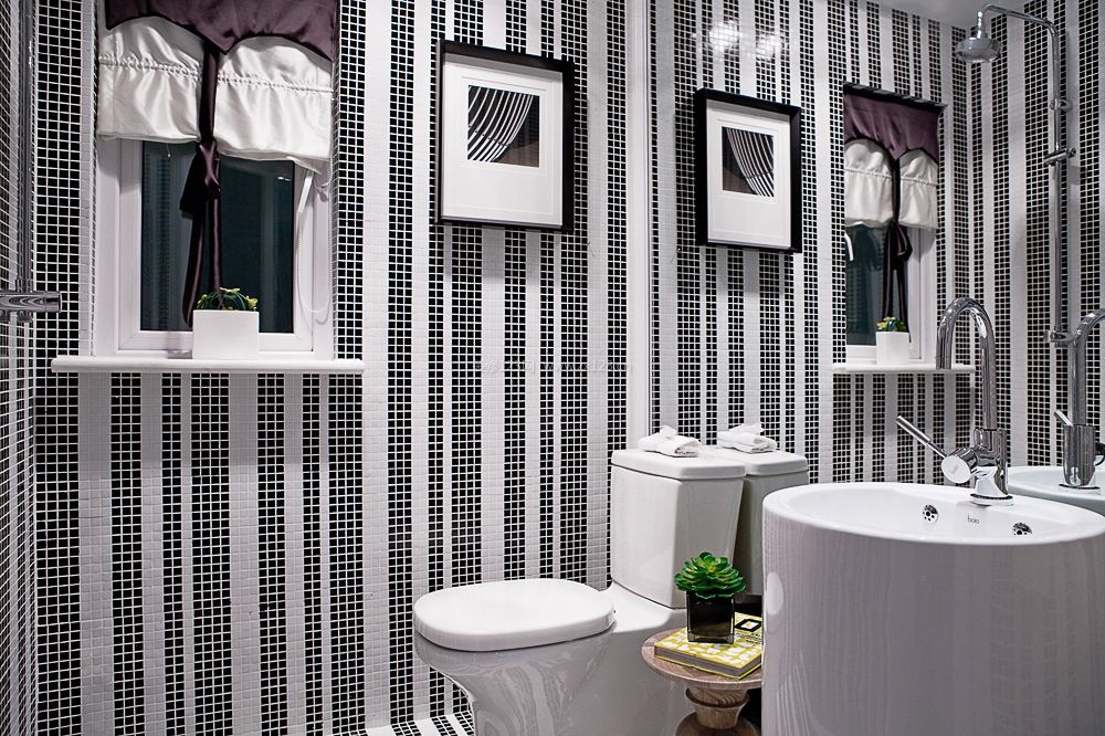 黑白风格卫生间瓷砖装修效果图
