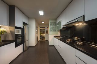 复式楼现代厨房装修设计效果图