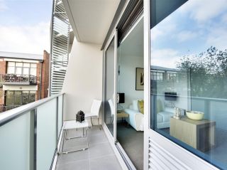 现代家装风格开放式小阳台效果图片