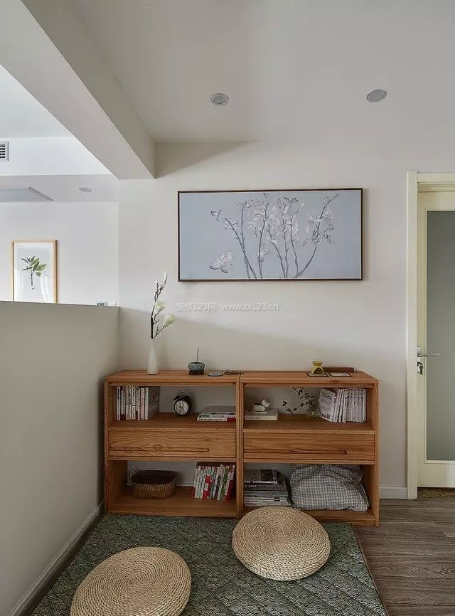 现代简约式家装实木书柜设计效果图