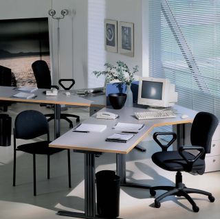 现代小型办公室办公桌椅装修效果图片