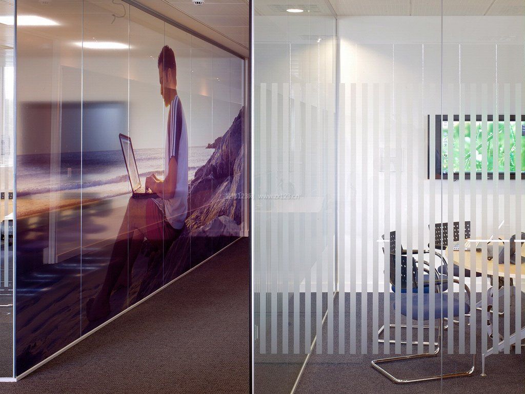 公司办公室室内玻璃隔断设计效果图