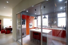 时尚别墅设计厨房玻璃推拉门图片