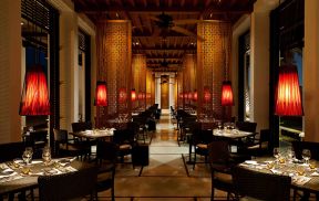 现代中式餐厅镂空雕花隔断效果图