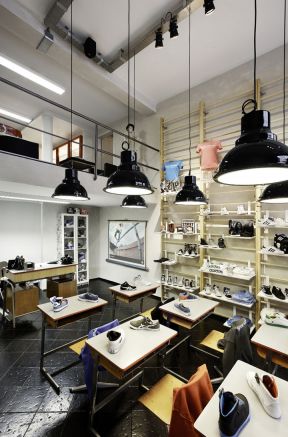 国外小型鞋店室内简约吊灯装修效果图片