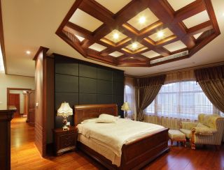 美式别墅设计卧室实木家具图片