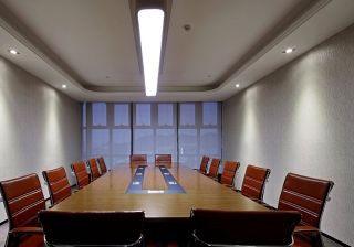 公司小会议室室内会议桌装修效果图片2023