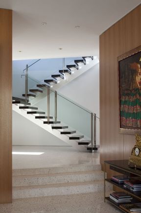 豪华别墅楼梯设计 玻璃楼梯扶手图片