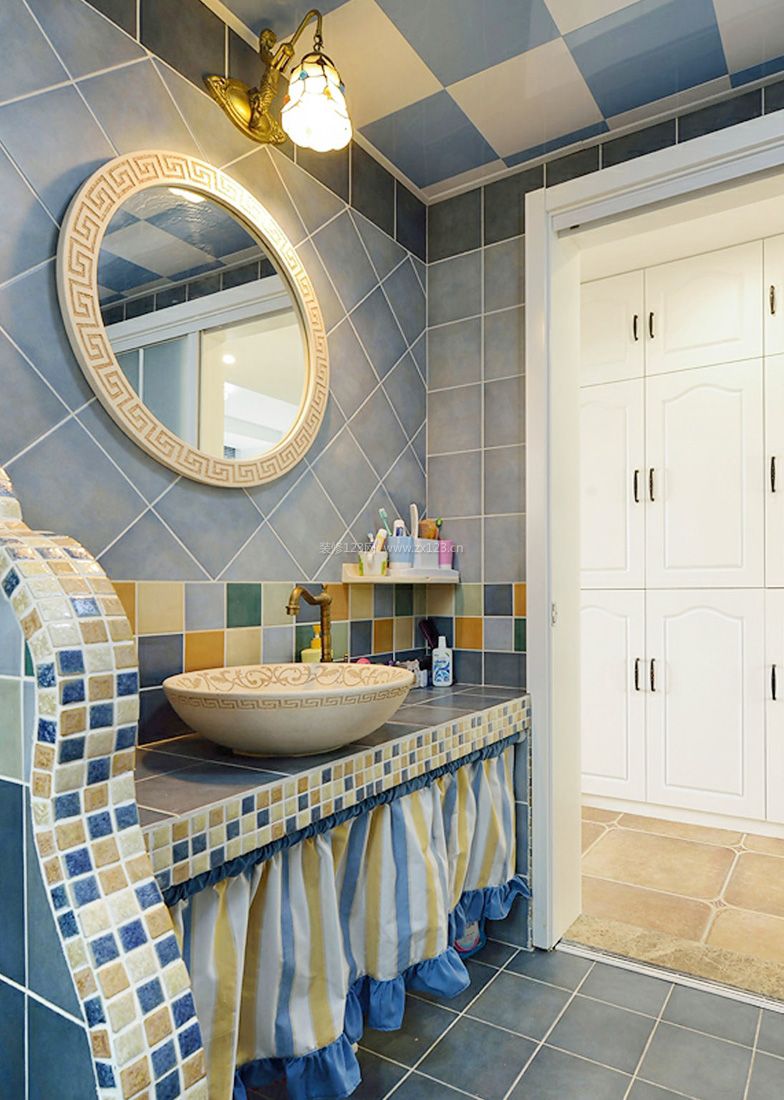 地中海设计风格卫生间瓷砖搭配效果图片