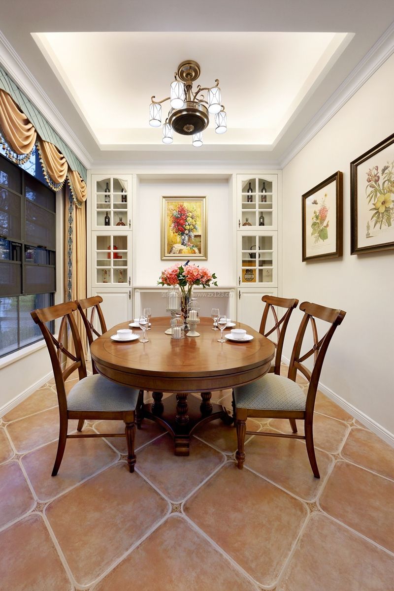 美式别墅餐厅装修设计