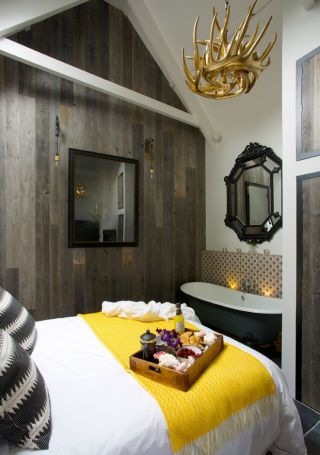 小旅馆房间木质背景墙装修效果图片